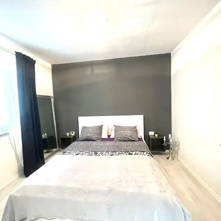 Apartma Lucija - *