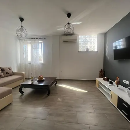Apartma Lucija - Apartment Dekani